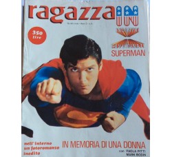 Ragazza In / Christopher Reeve / Superman / Contiene POSTER di Superman  cm75x48