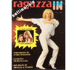 Ragazza In / Enzo Avallone / Contiene POSTER di Enzo Avallone cm75x48